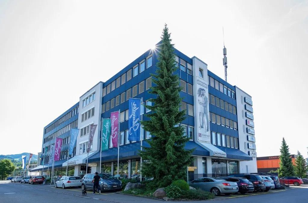 Praxis Gebäude Hinwil