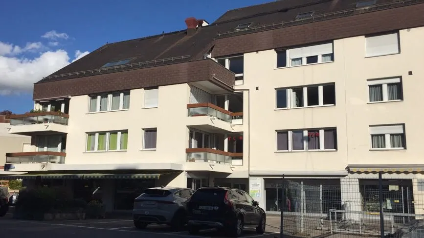 Praxis Gebäude Rüti